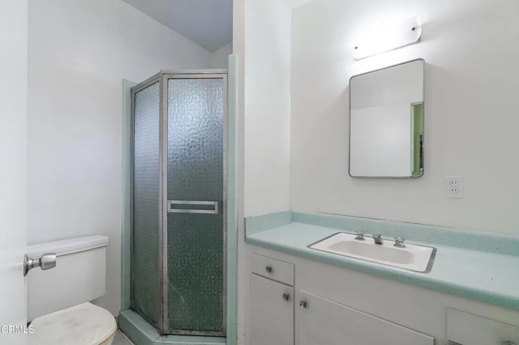 817 E Mountain Street, Glendale, California 91207 home-pic-14